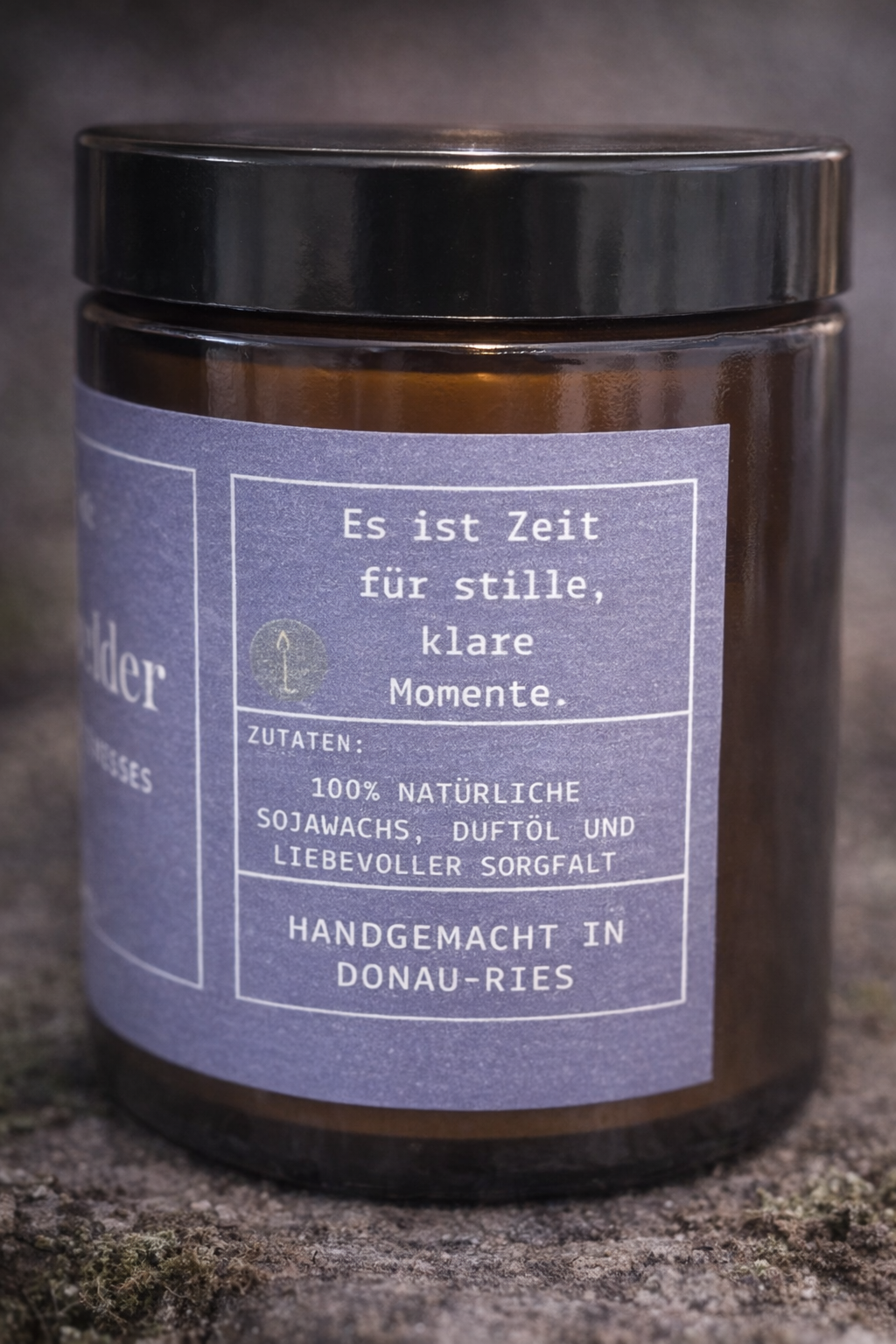 Lavendelfelder Duftkerze aus Sojawachs – Entspannende vegane Aromakerze (150g)