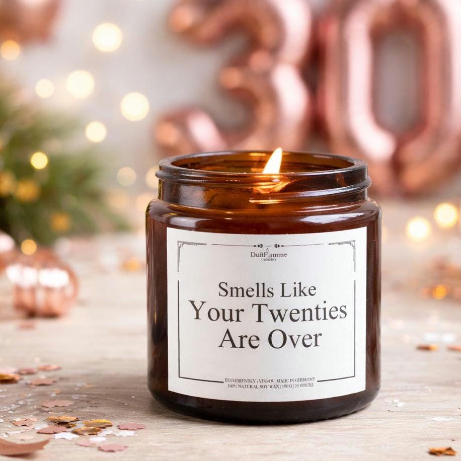 30. Geburtstag Duftkerze – Smells Like Your Twenties Are Over – Lustiges Geschenk zum 30 – Sojawachs Kerze im Glas personalisierbar