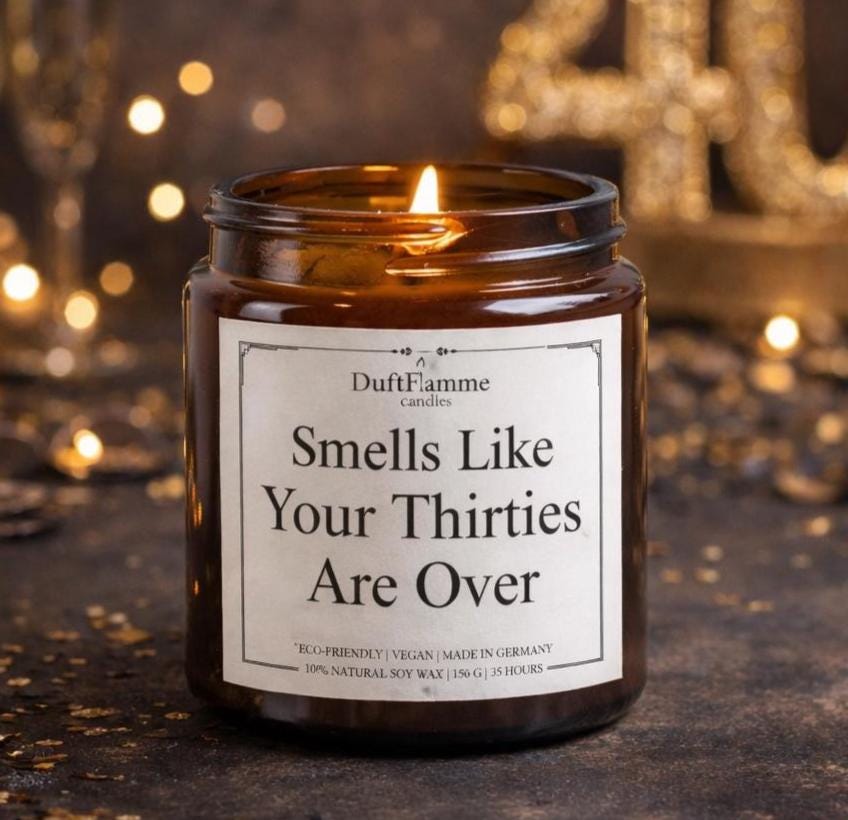 Lustige 40. Geburtstag Kerze | Smells Like Your Thirties Are Over | Freches Geschenk | Geschenk für Sie & Ihn
