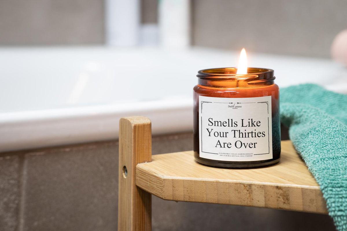 Lustige 40. Geburtstag Kerze | Smells Like Your Thirties Are Over | Freches Geschenk | Geschenk für Sie & Ihn